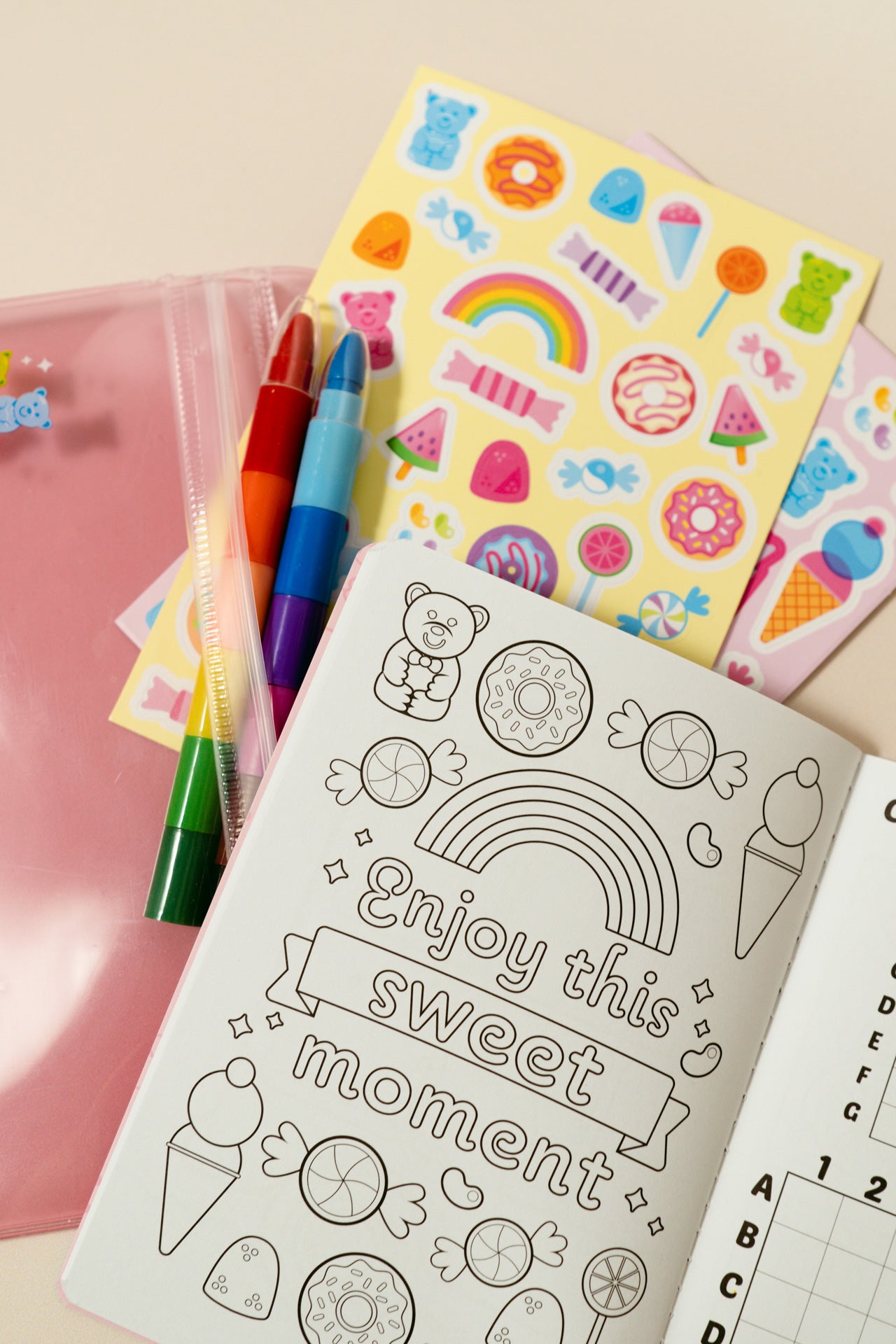 Ooly Mini Traveller Colouring and Activity Kit